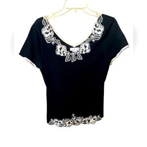 🔥🔥CML COLLECTION LADYS TOP SIZE LARGE A RAYON AND NYLON BLEND. LACE TRIMMING.☑️